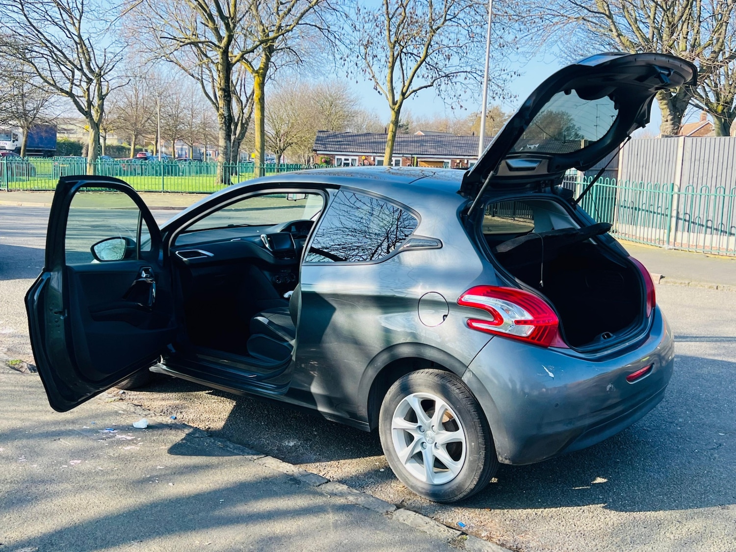 Used Peugeot 208 2015 for sale - 77613775: Photo 32