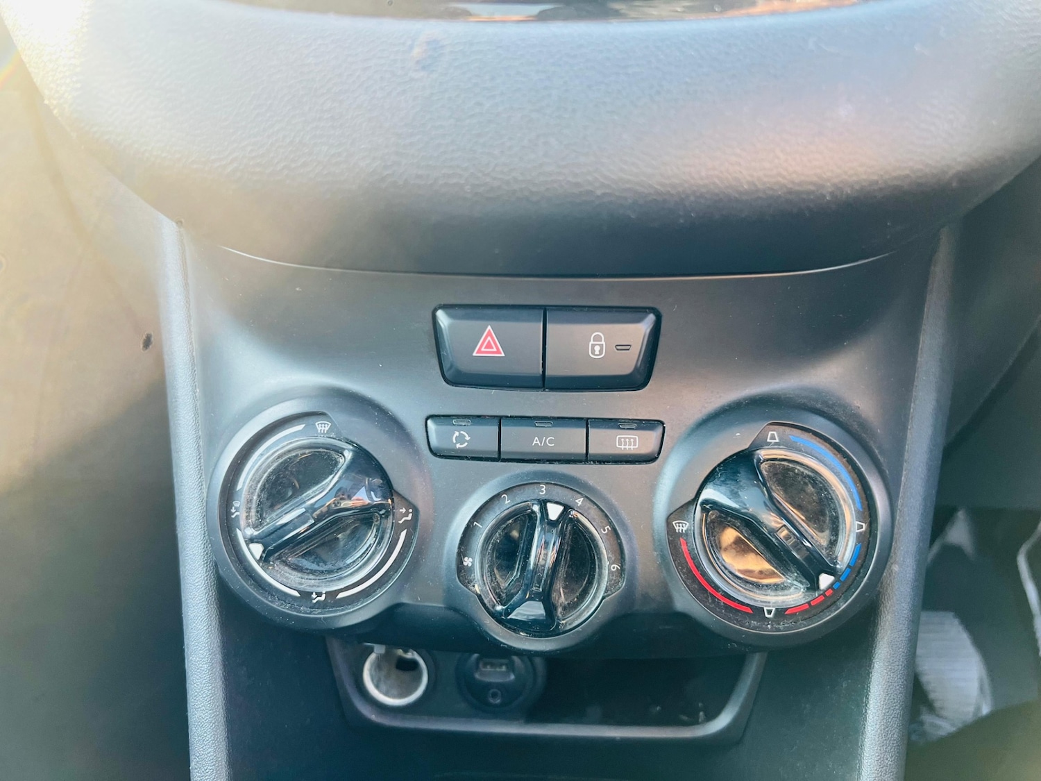 Used Peugeot 208 2015 for sale - 77613775: Photo 36