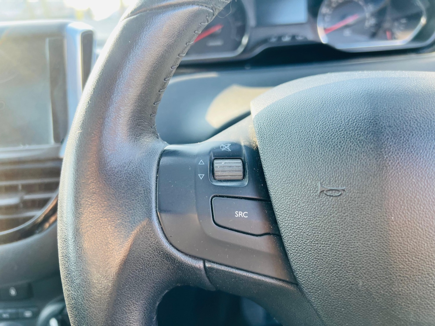 Used Peugeot 208 2015 for sale - 77613775: Photo 39