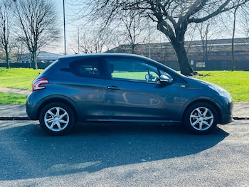 Used Peugeot 208 2015 for sale - 77613775: Photo