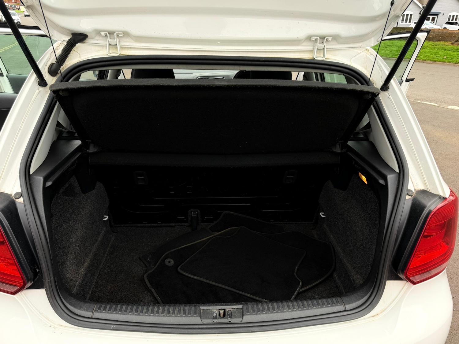 Used Volkswagen Polo 2011 for sale - 77959258: Photo 14