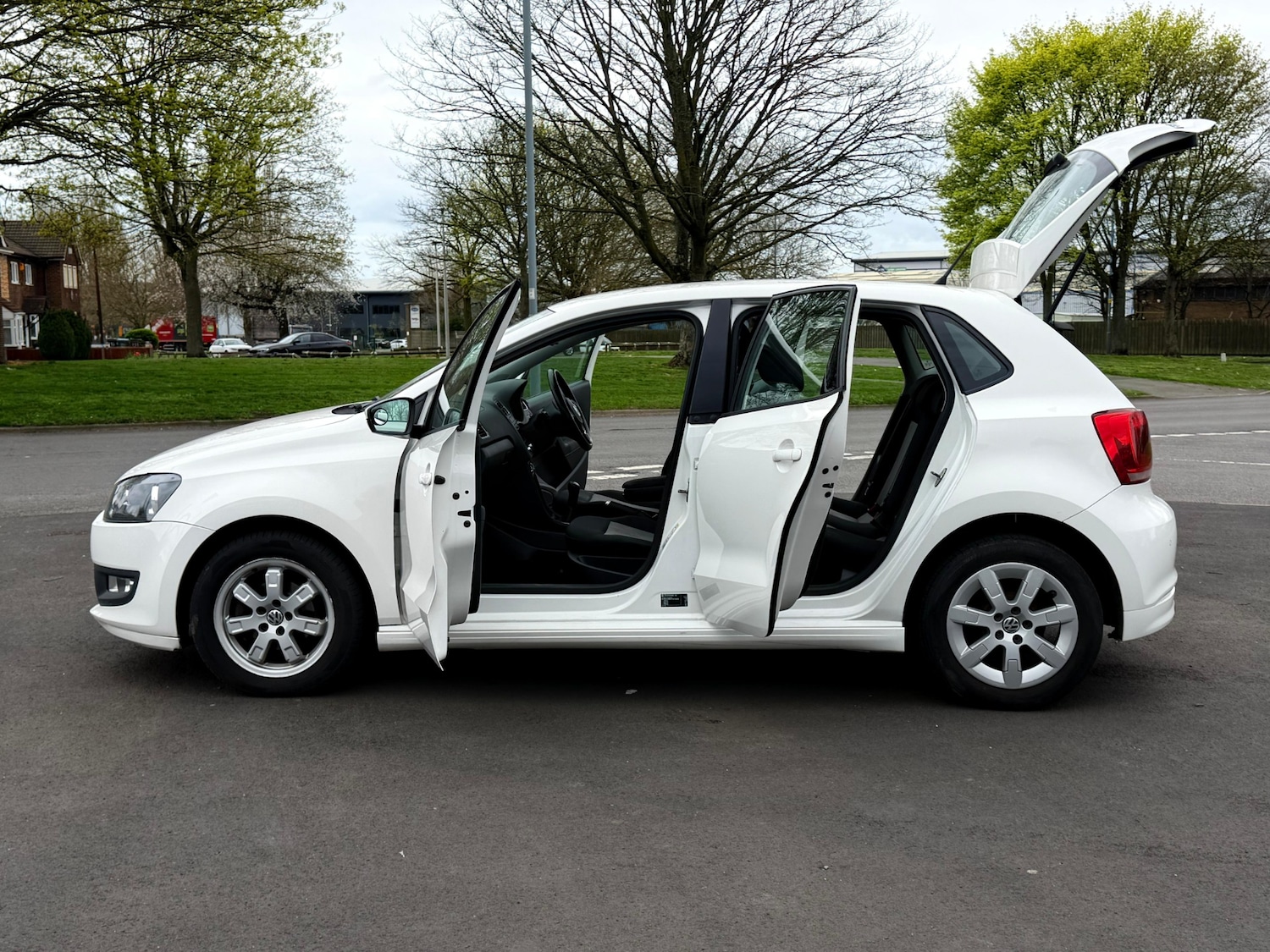 Used Volkswagen Polo 2011 for sale - 77959258: Photo 2
