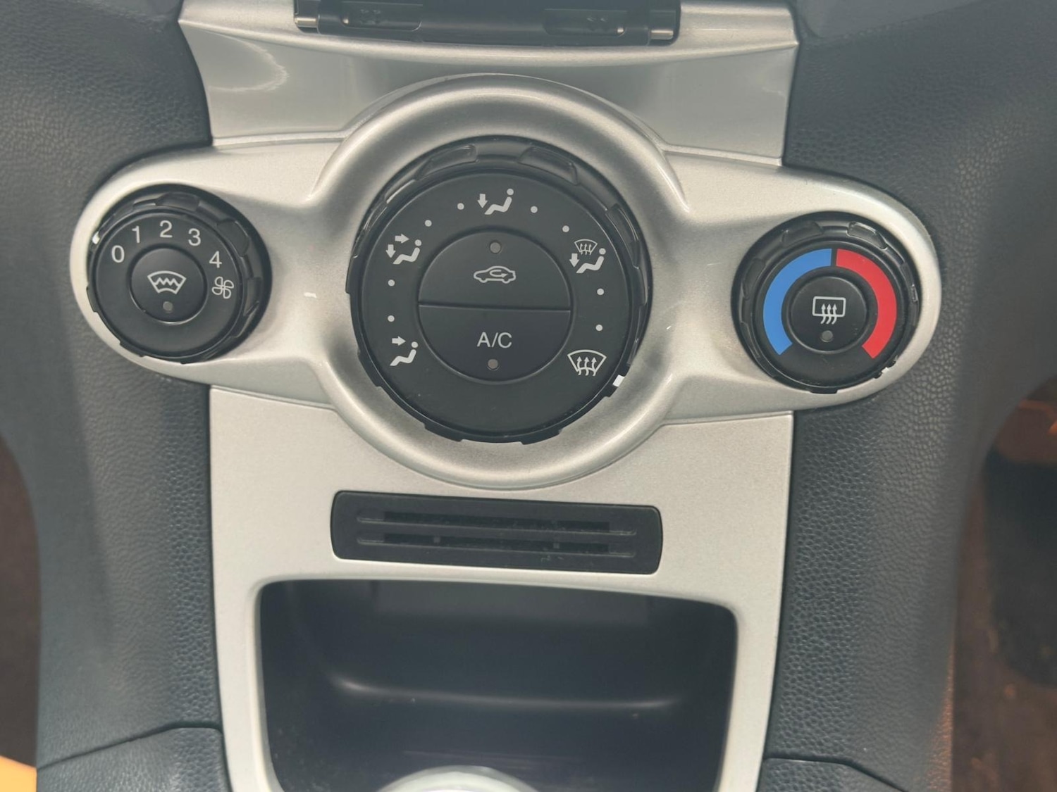 Used Ford Fiesta 2010 for sale - 77613692: Photo 24