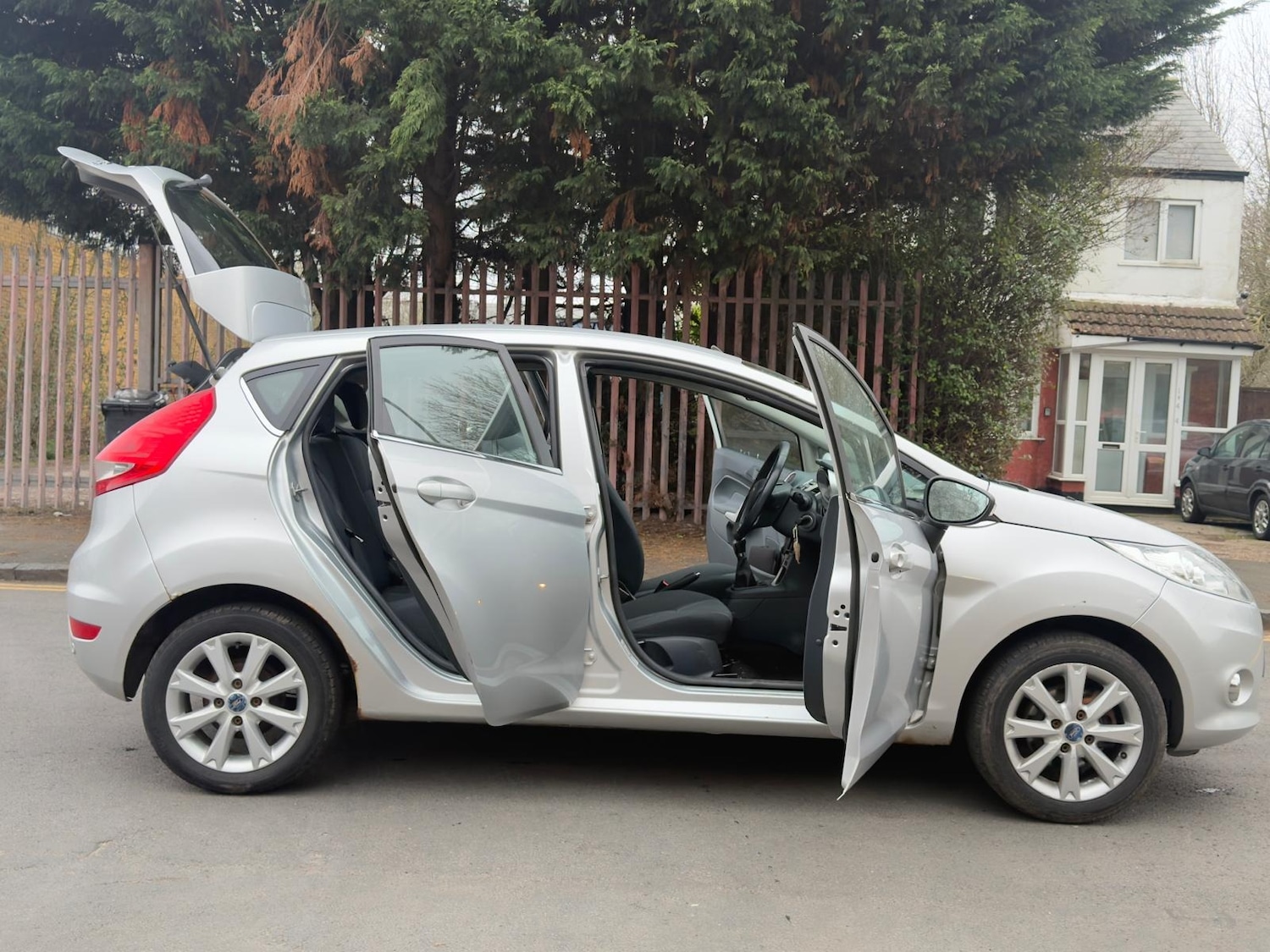 Used Ford Fiesta 2010 for sale - 77613692: Photo 43