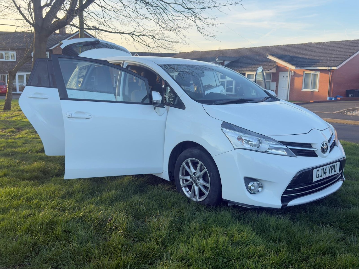 Used Toyota Verso 2014 for sale - 77332361: Photo 10