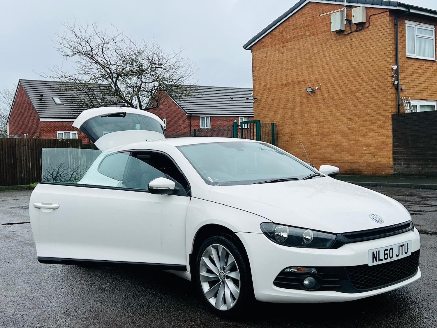 Used Volkswagen Scirocco 2010 for sale - 77550792: Photo 17