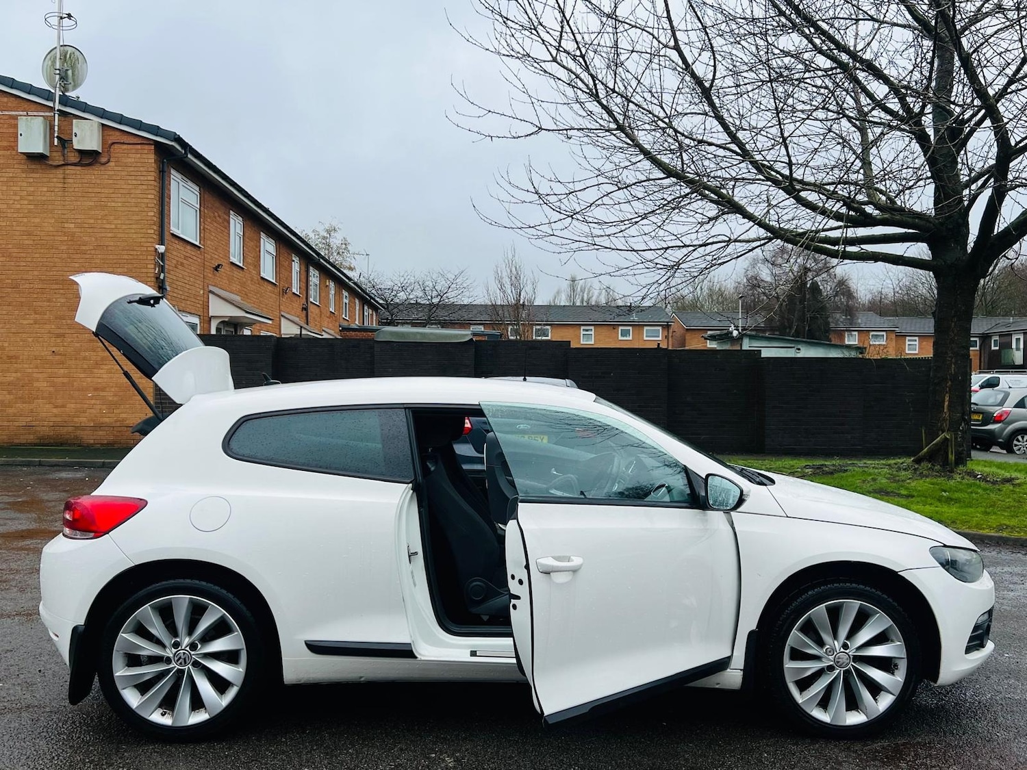 Used Volkswagen Scirocco 2010 for sale - 77550792: Photo 28