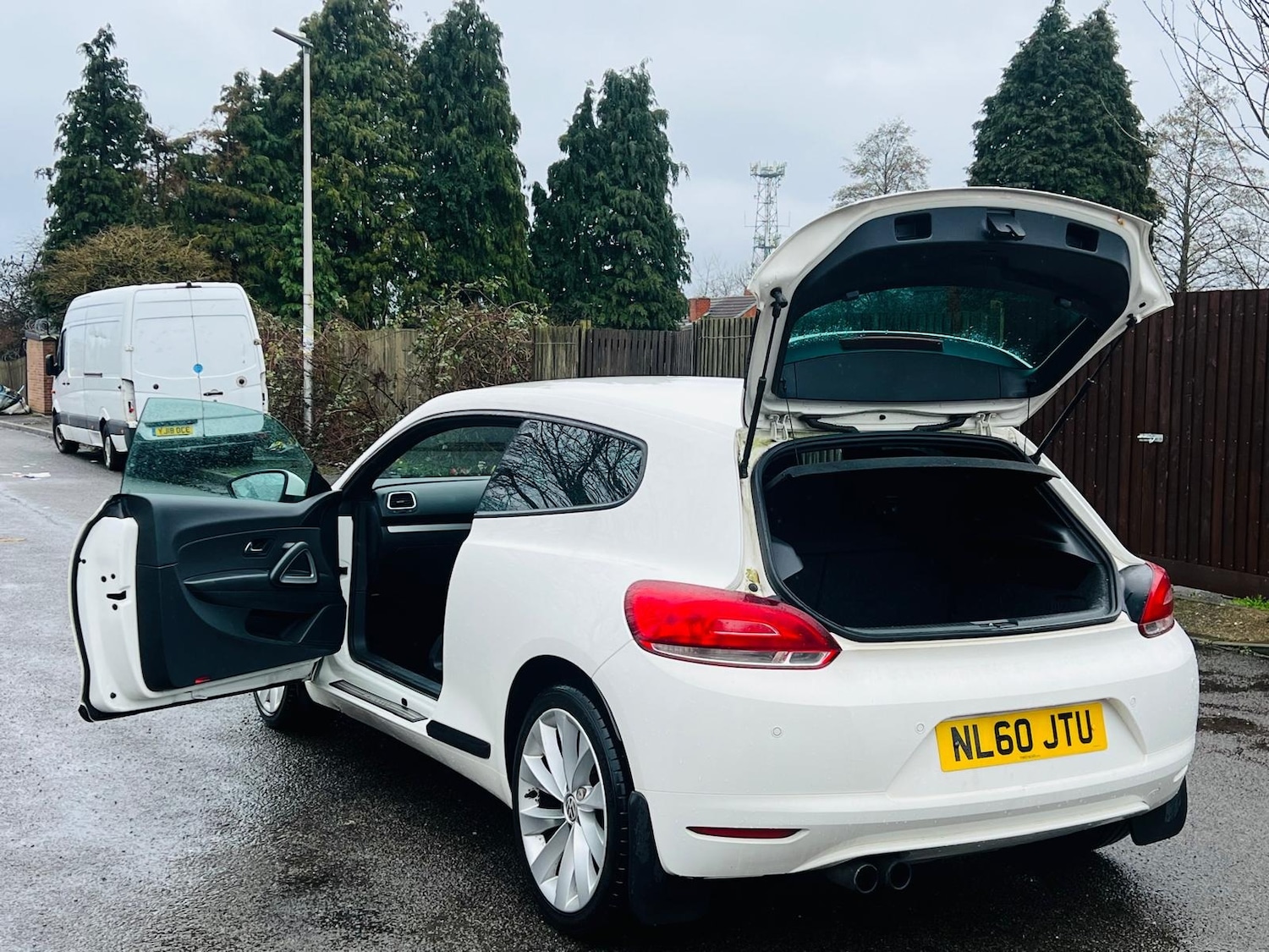 Used Volkswagen Scirocco 2010 for sale - 77550792: Photo 30