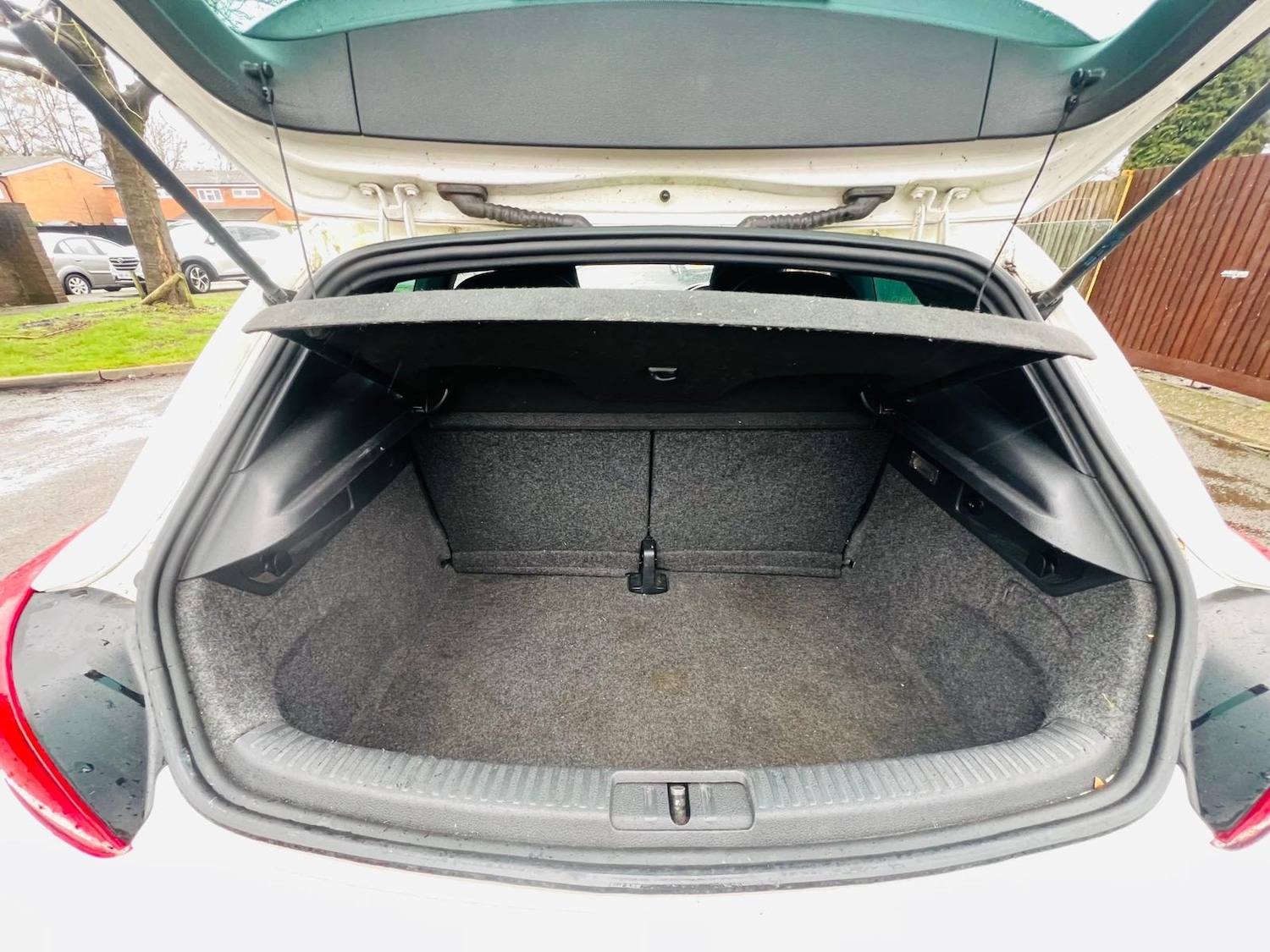 Used Volkswagen Scirocco 2010 for sale - 77550792: Photo 32