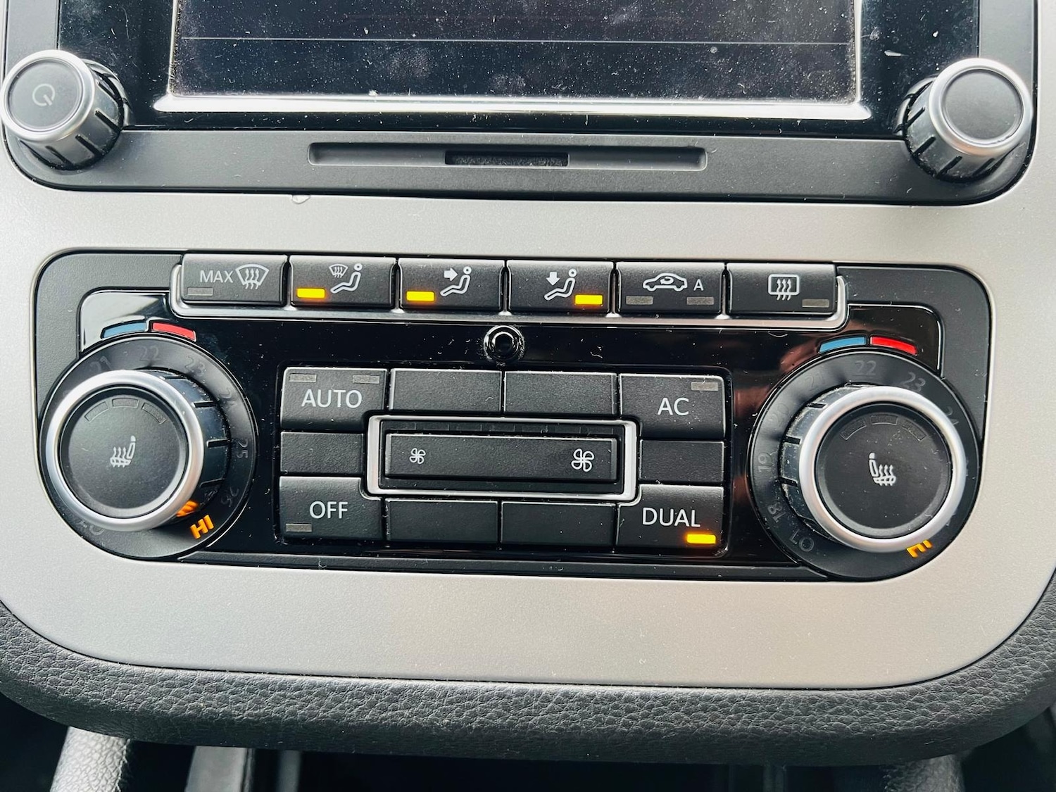 Used Volkswagen Scirocco 2010 for sale - 77550792: Photo 38