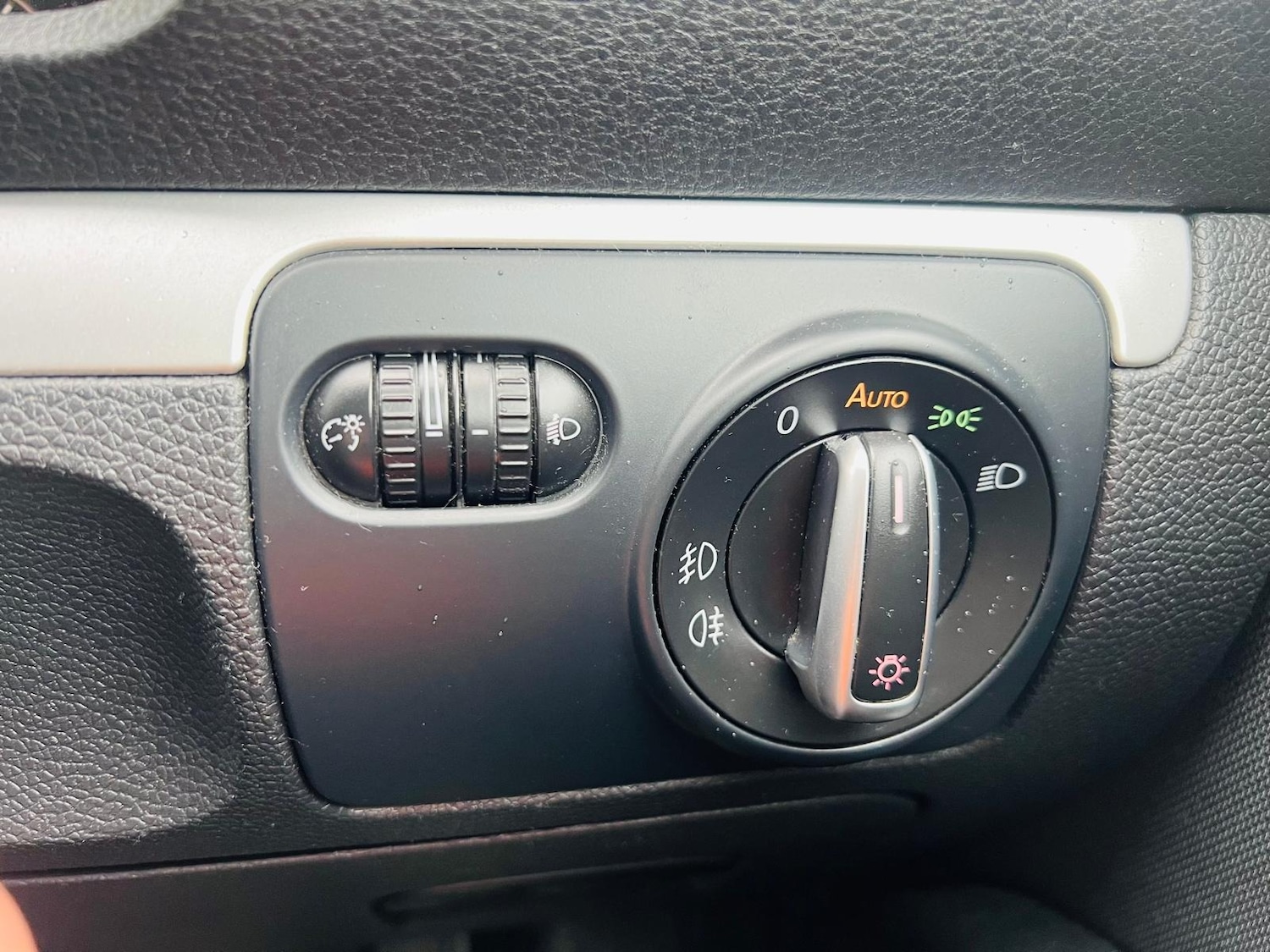 Used Volkswagen Scirocco 2010 for sale - 77550792: Photo 40