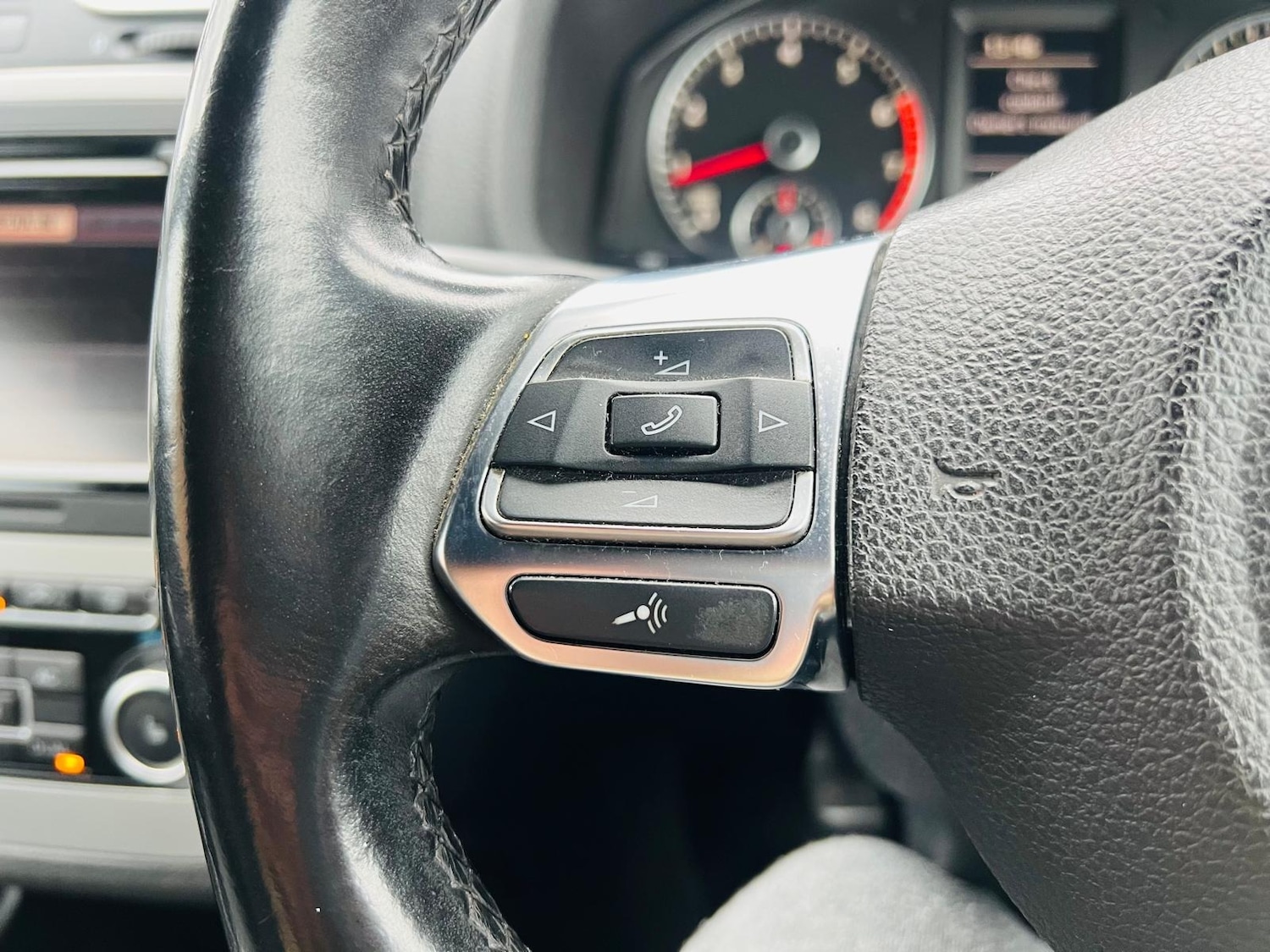 Used Volkswagen Scirocco 2010 for sale - 77550792: Photo 42