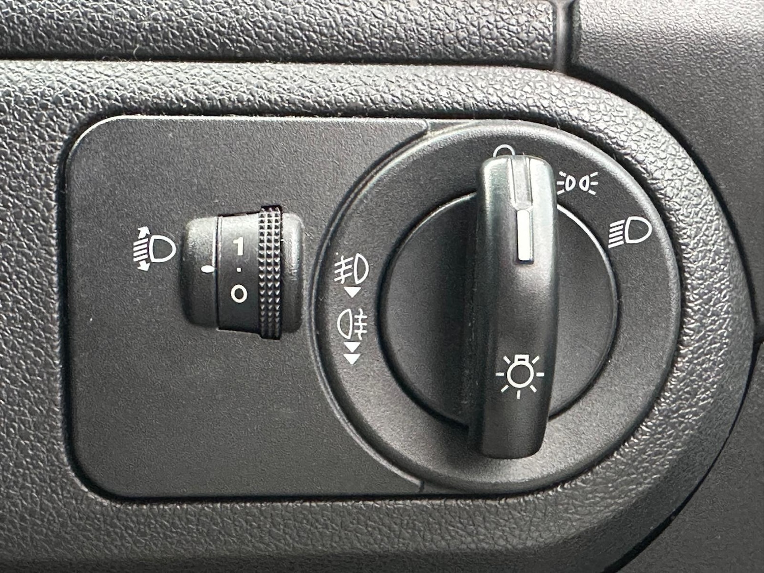 Used Ford Fusion 2004 for sale - 76772296: Photo 2