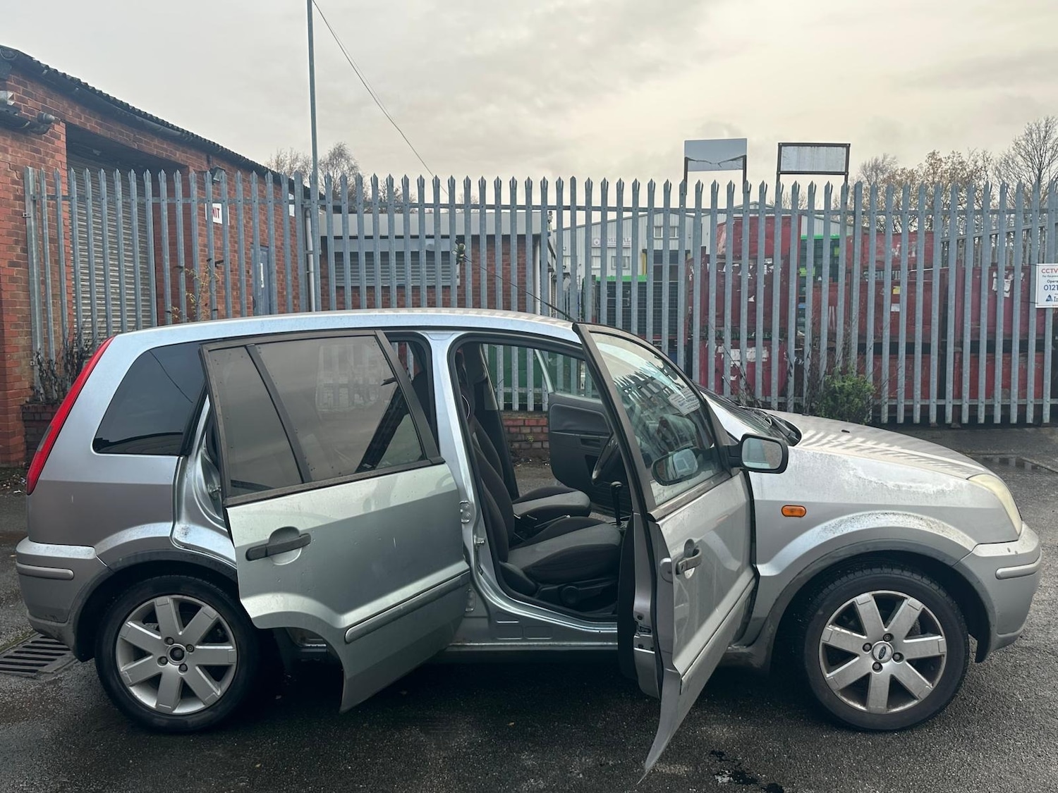 Used Ford Fusion 2004 for sale - 76772296: Photo 29