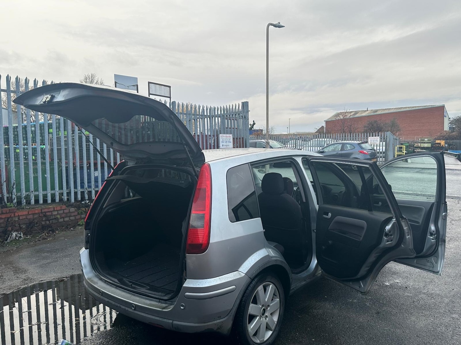 Used Ford Fusion 2004 for sale - 76772296: Photo 34