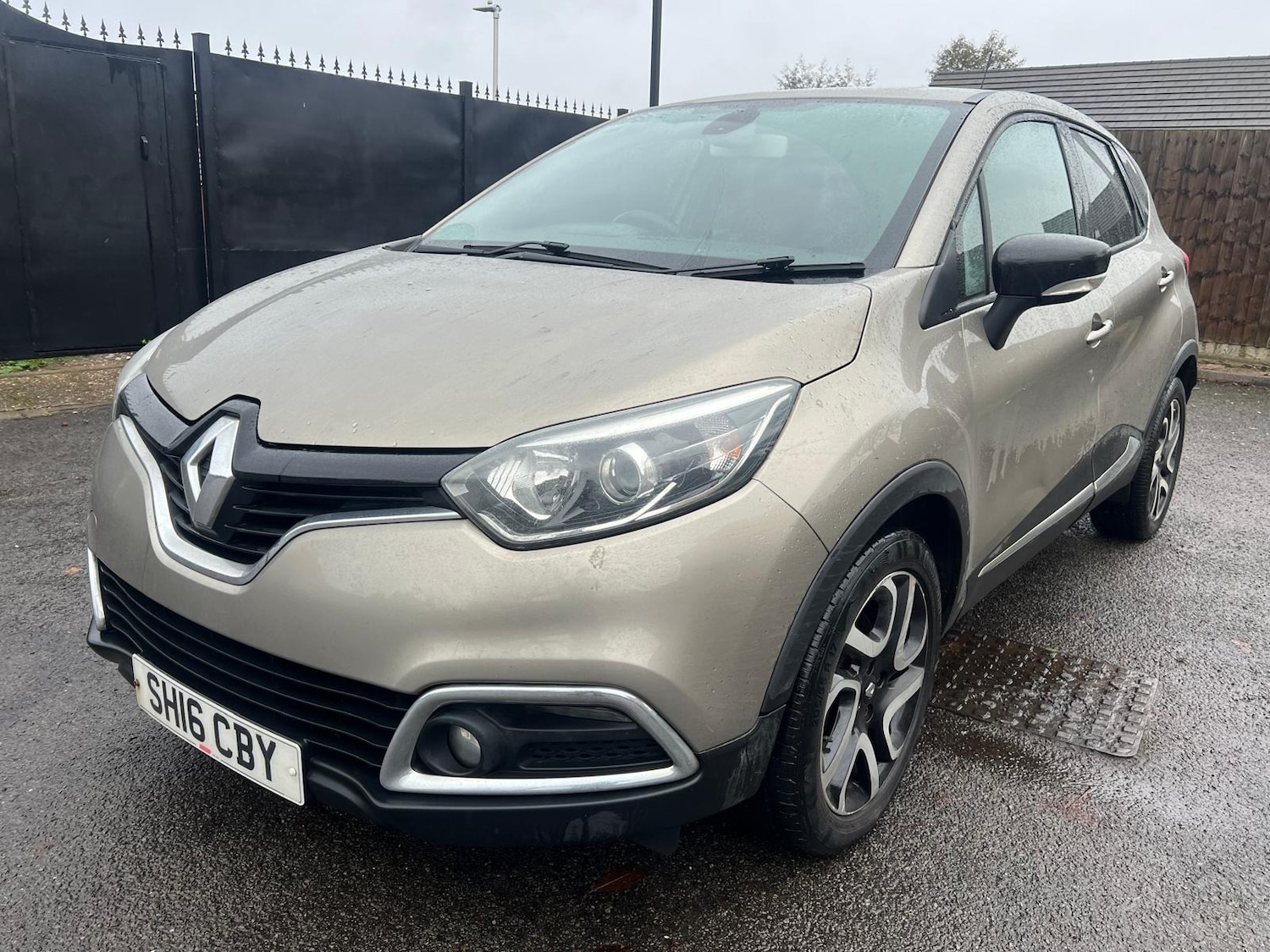 Used Renault Captur 2016 for sale - 76634349: Photo 1