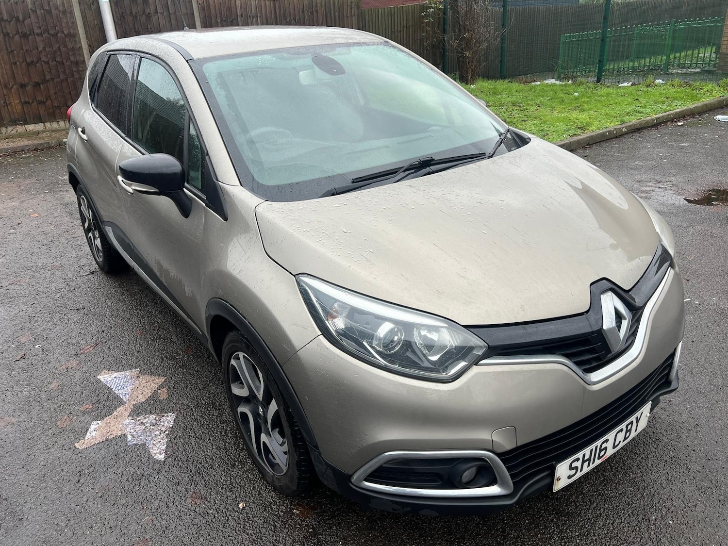 Used Renault Captur 2016 for sale - 76634349: Photo 2