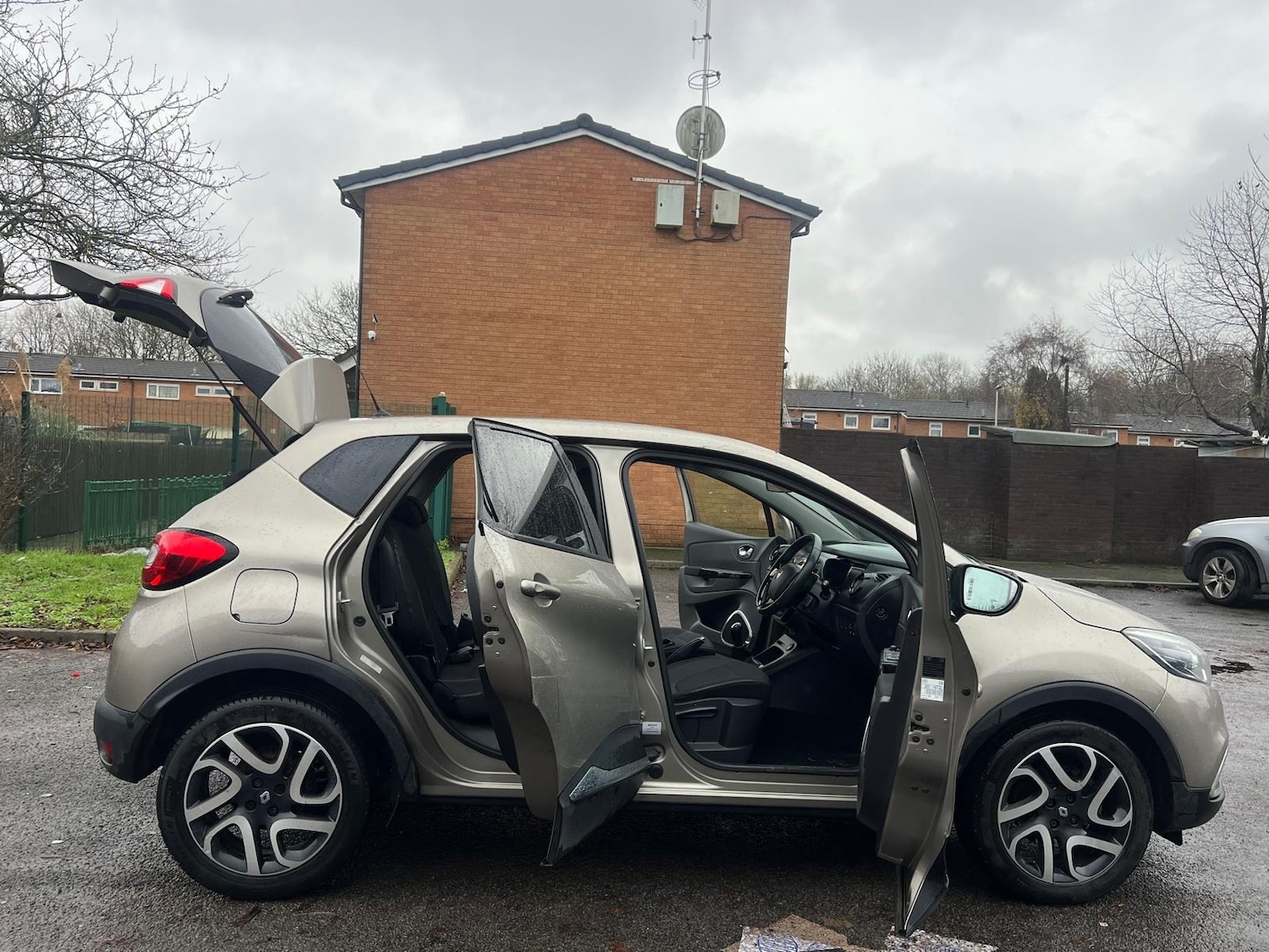 Used Renault Captur 2016 for sale - 76634349: Photo 29