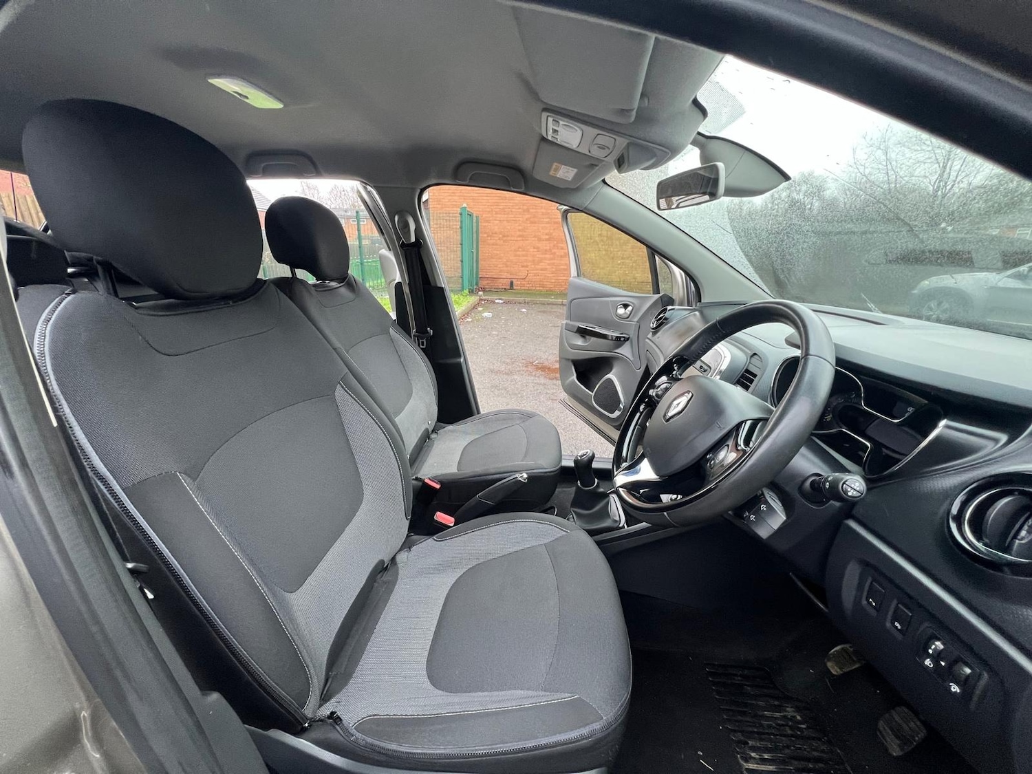 Used Renault Captur 2016 for sale - 76634349: Photo 31