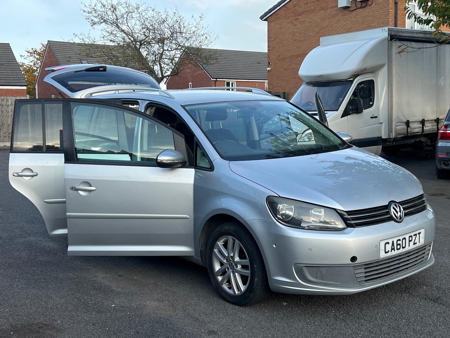 Used Volkswagen Touran 2011 for sale - 76176036: Photo 27