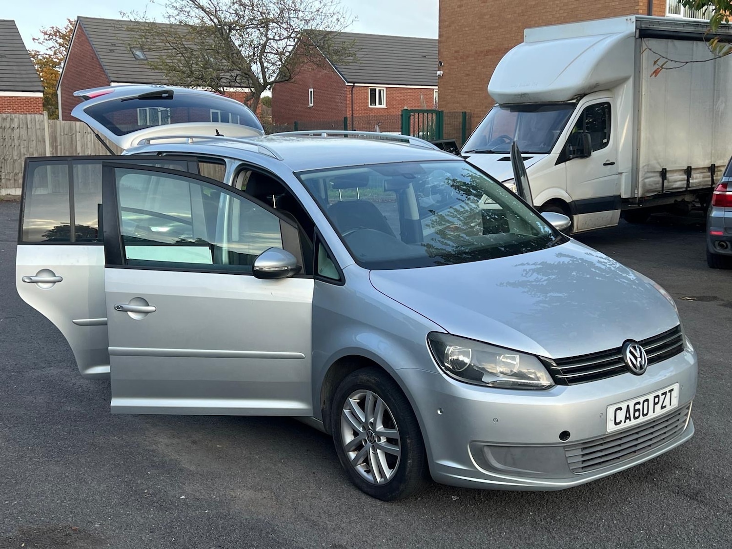 Used Volkswagen Touran 2011 for sale - 76176036: Photo 28