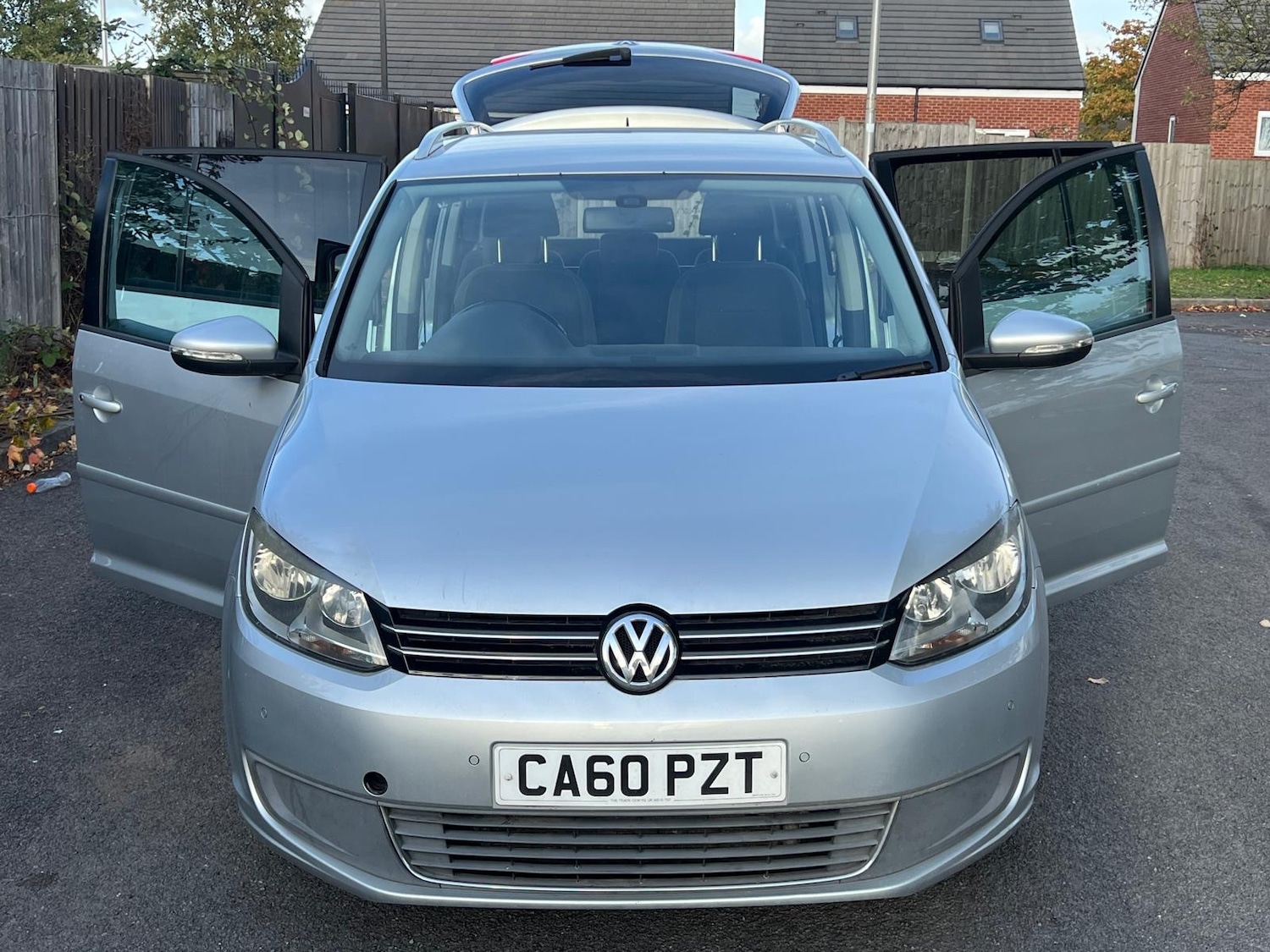 Used Volkswagen Touran 2011 for sale - 76176036: Photo 29