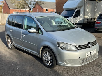Used Volkswagen Touran 2011 for sale - 76176036: Photo 2