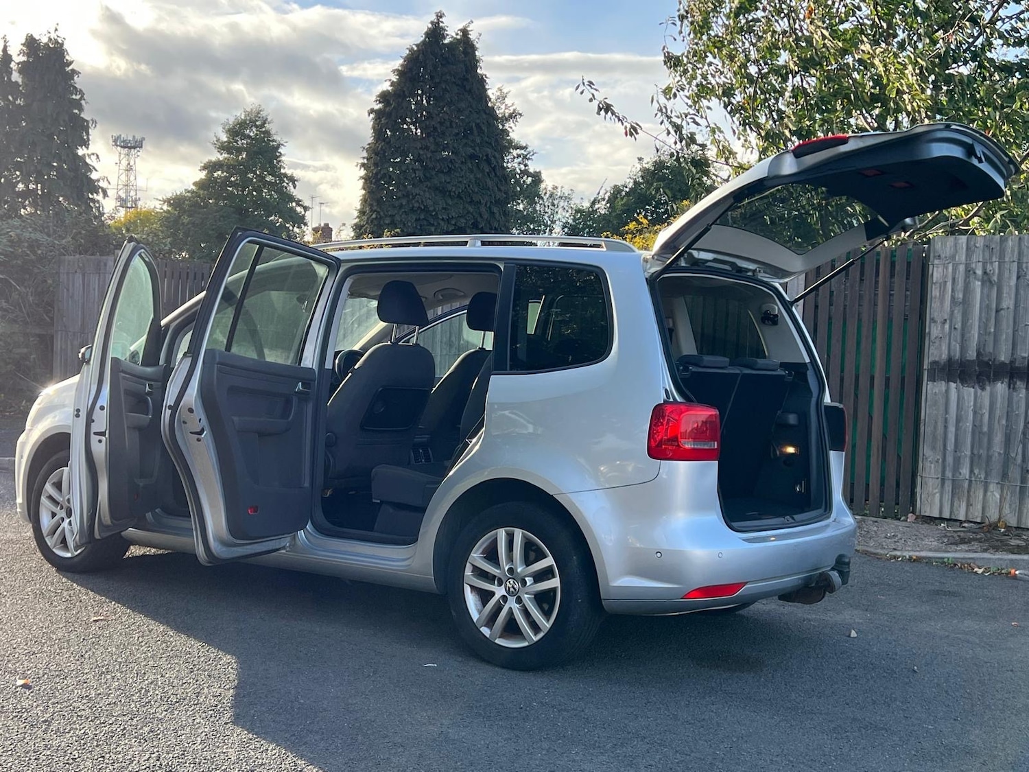 Used Volkswagen Touran 2011 for sale - 76176036: Photo 32