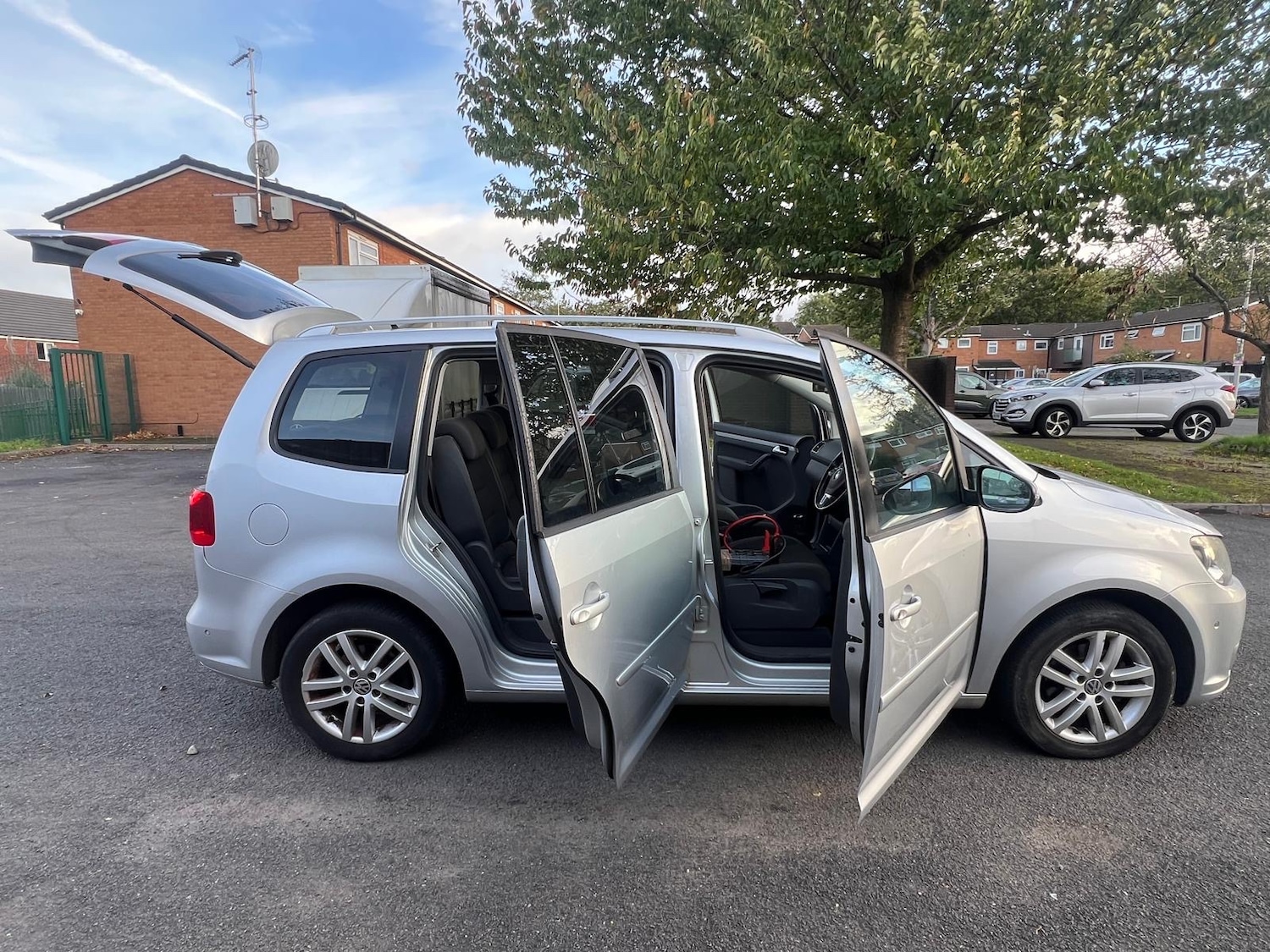 Used Volkswagen Touran 2011 for sale - 76176036: Photo 35