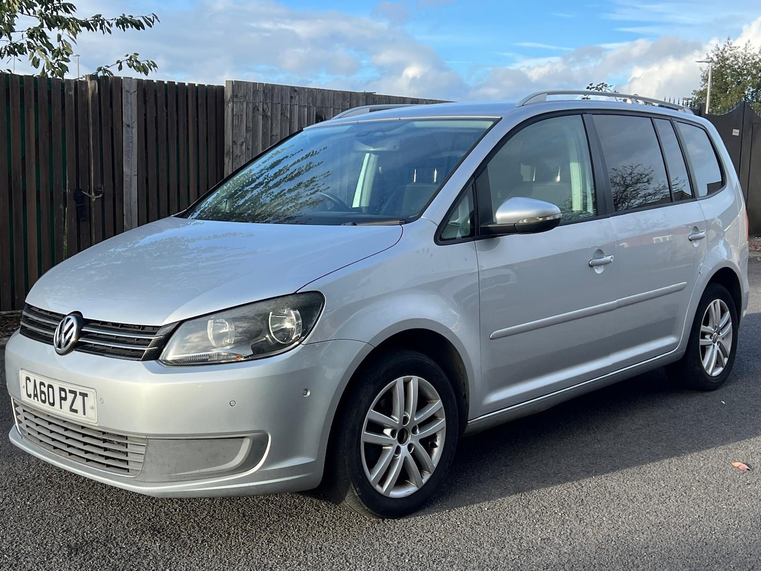 Used Volkswagen Touran 2011 for sale - 76176036: Photo 4