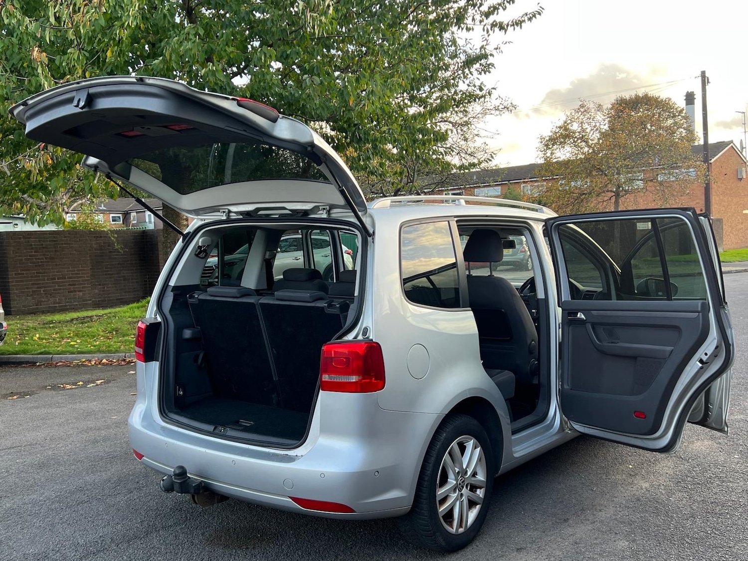 Used Volkswagen Touran 2011 for sale - 76176036: Photo 45