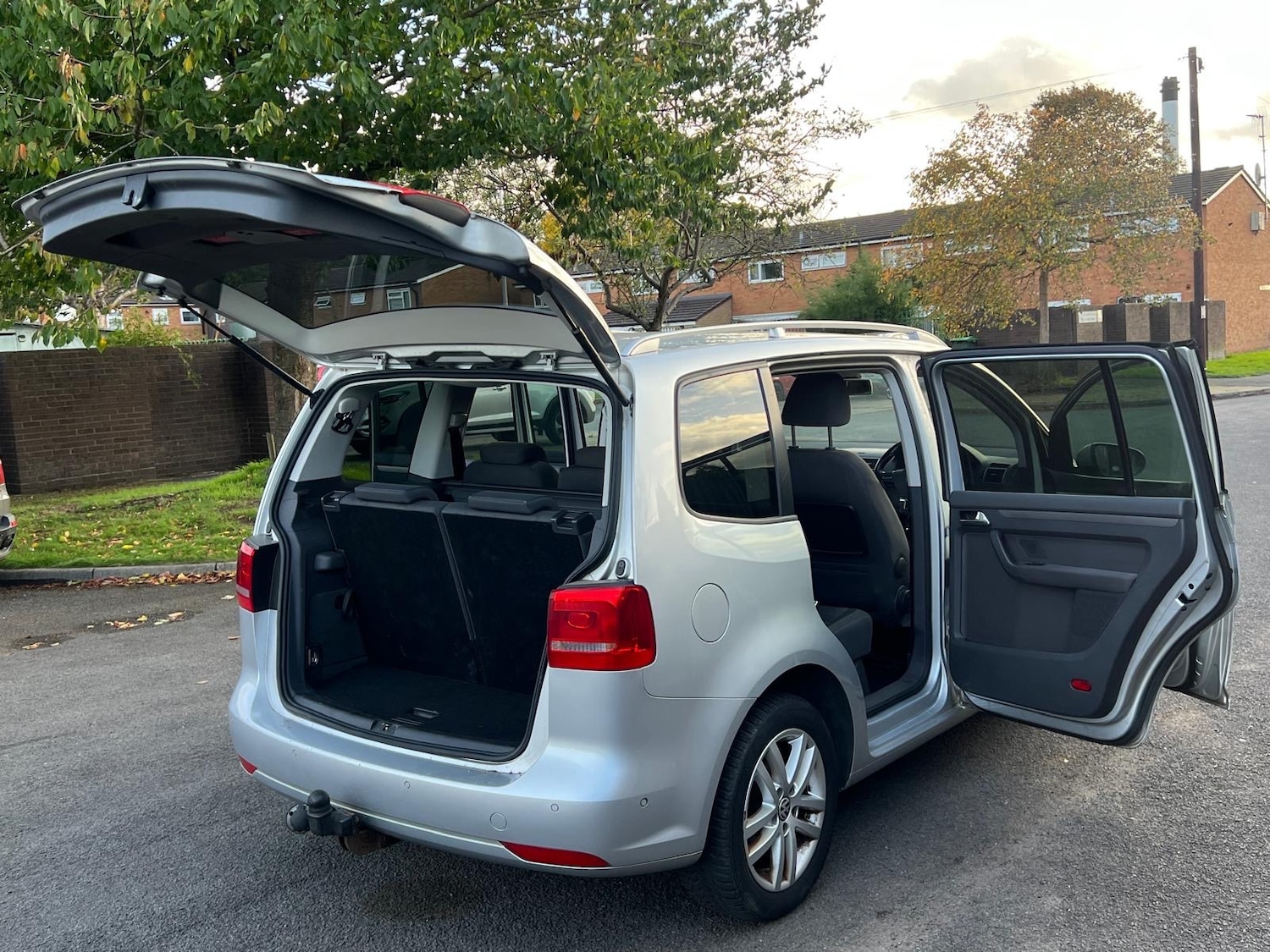 Used Volkswagen Touran 2011 for sale - 76176036: Photo 46