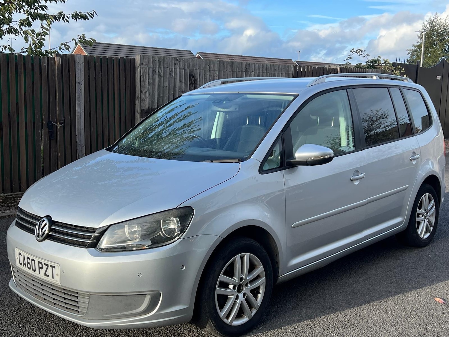 Used Volkswagen Touran 2011 for sale - 76176036: Photo 5