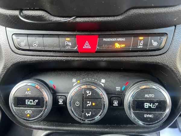 Used Jeep Renegade 2016 for sale - 76176037: Photo 35