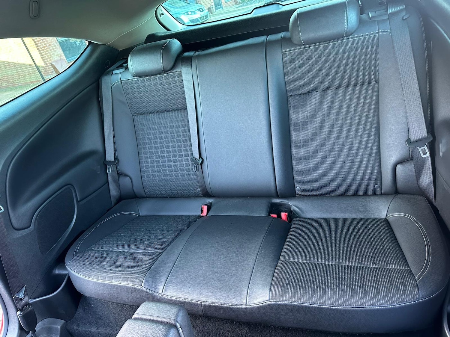 Used Vauxhall Astra GTC 2013 for sale - 76370415: Photo 2