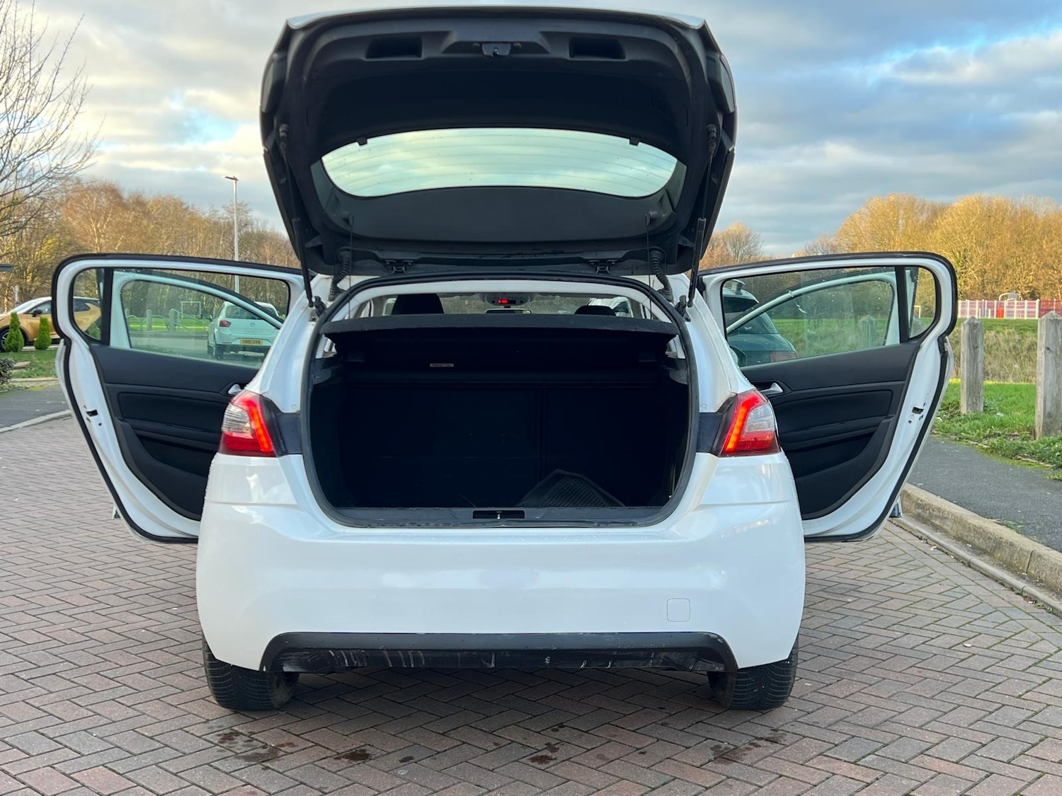 Used Peugeot 308 2020 for sale - 76573810: Photo 51