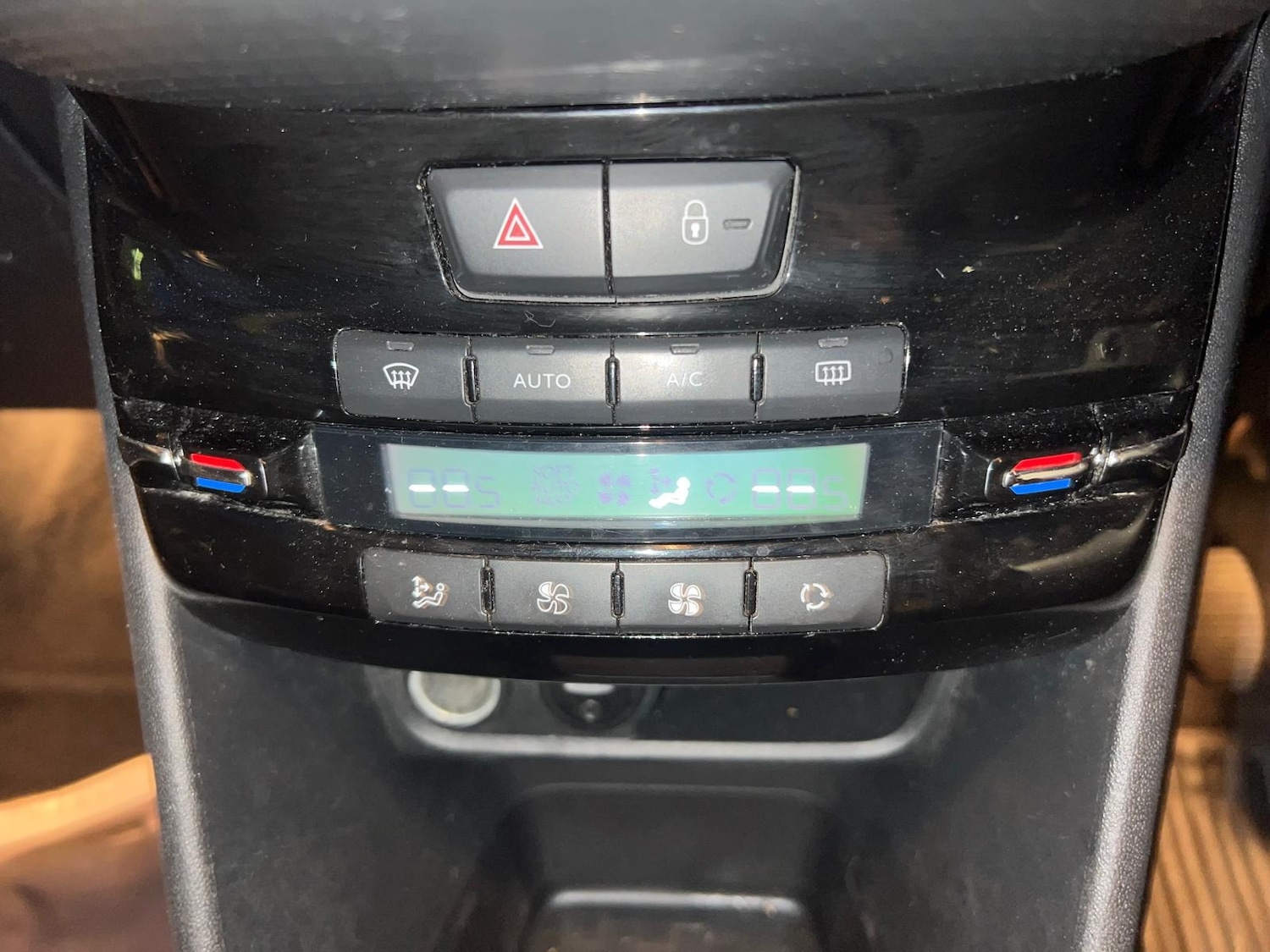 Used Peugeot 2008 2015 for sale - 76176110: Photo 36