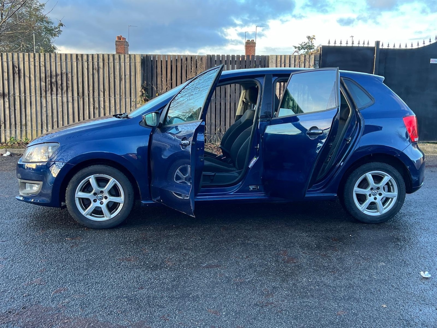 Used Volkswagen Polo 2011 for sale - 76608943: Photo 40