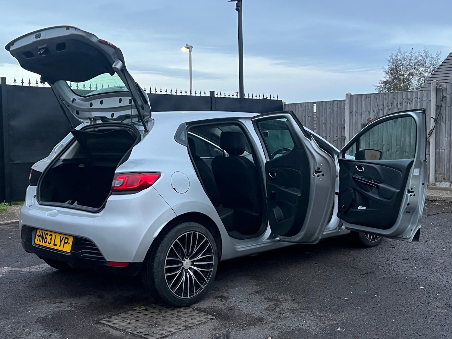 Used Renault Clio 2013 for sale - 76772285: Photo 21