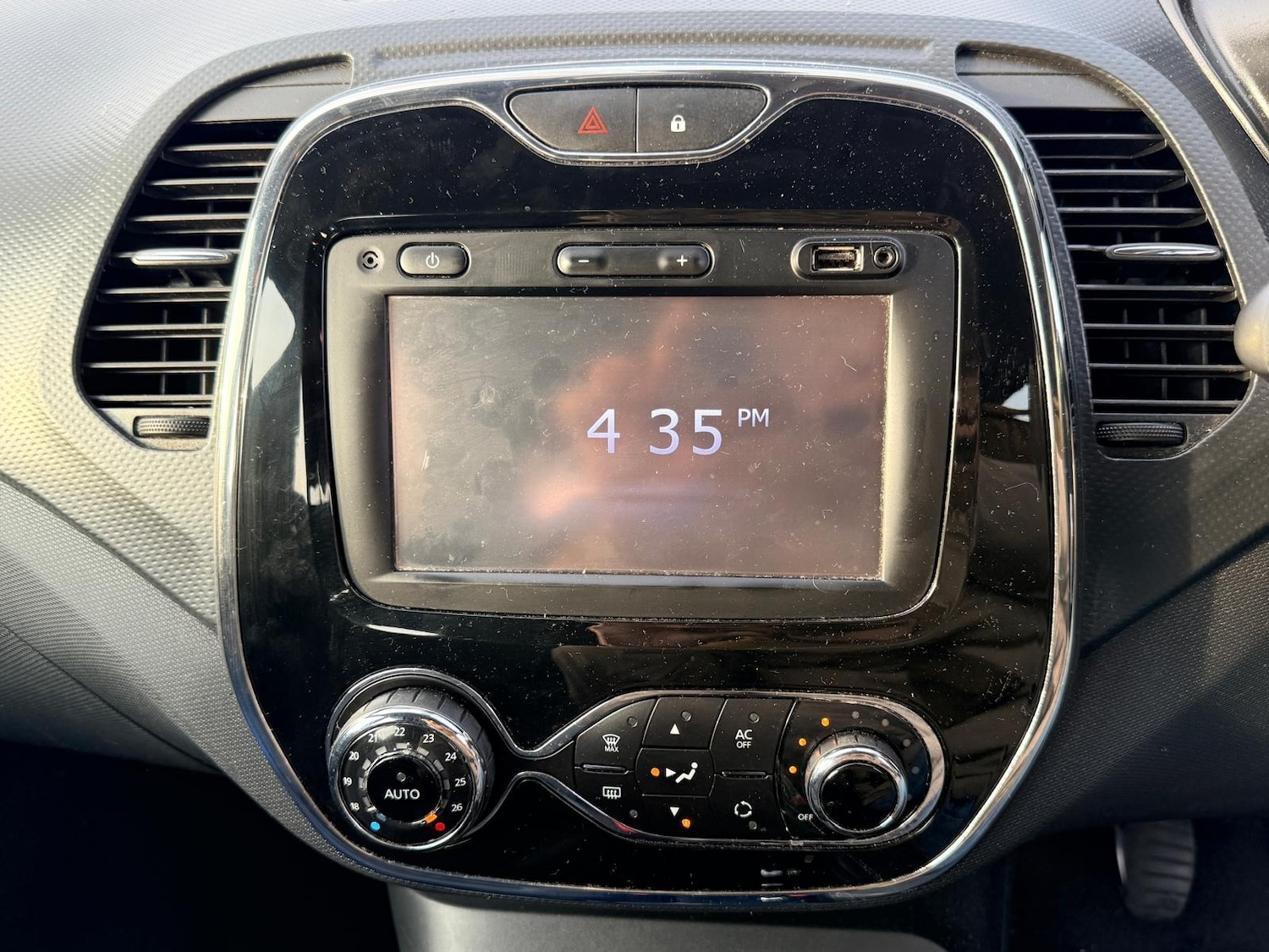 Used Renault Captur 2015 for sale - 77959396: Photo 9