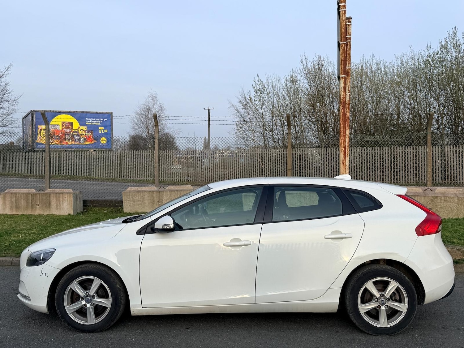 Used Volvo V40 2012 for sale - 77959254: Photo 2