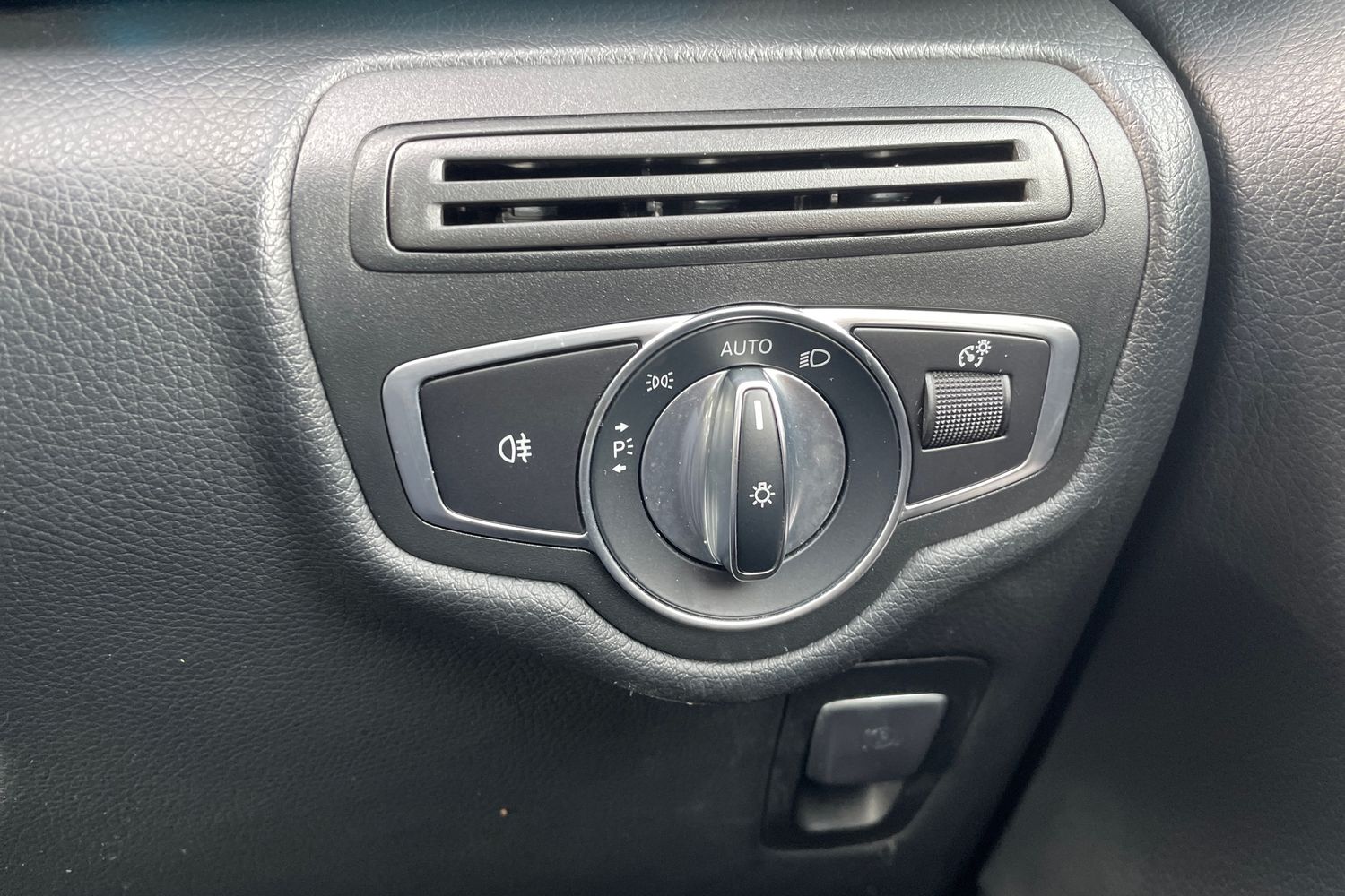 Used Mercedes-Benz V-Class 2020 for sale - 77725308: Photo 21