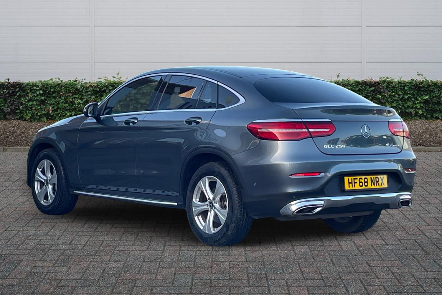 Used Mercedes-Benz GLC 2018 for sale - 77587951: Photo 2