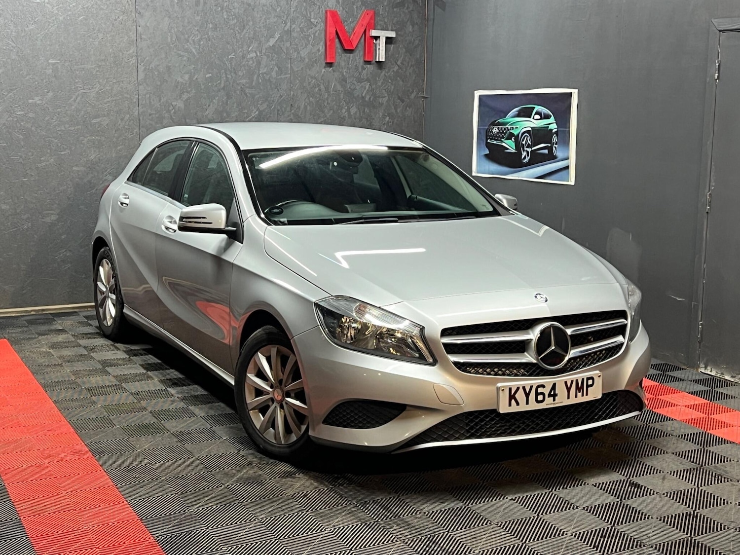 Used Mercedes-Benz A-Class 2014 for sale - 76913924: Photo 2