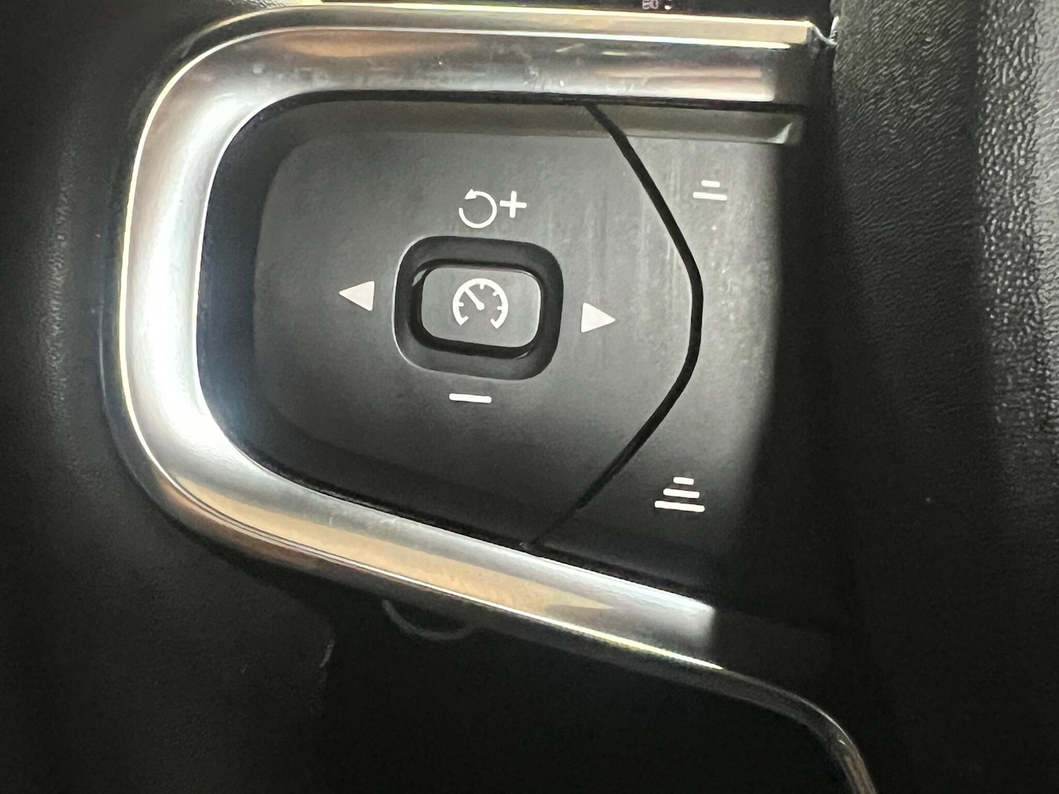 Used Volvo XC40 for sale - 78116379: Photo 29