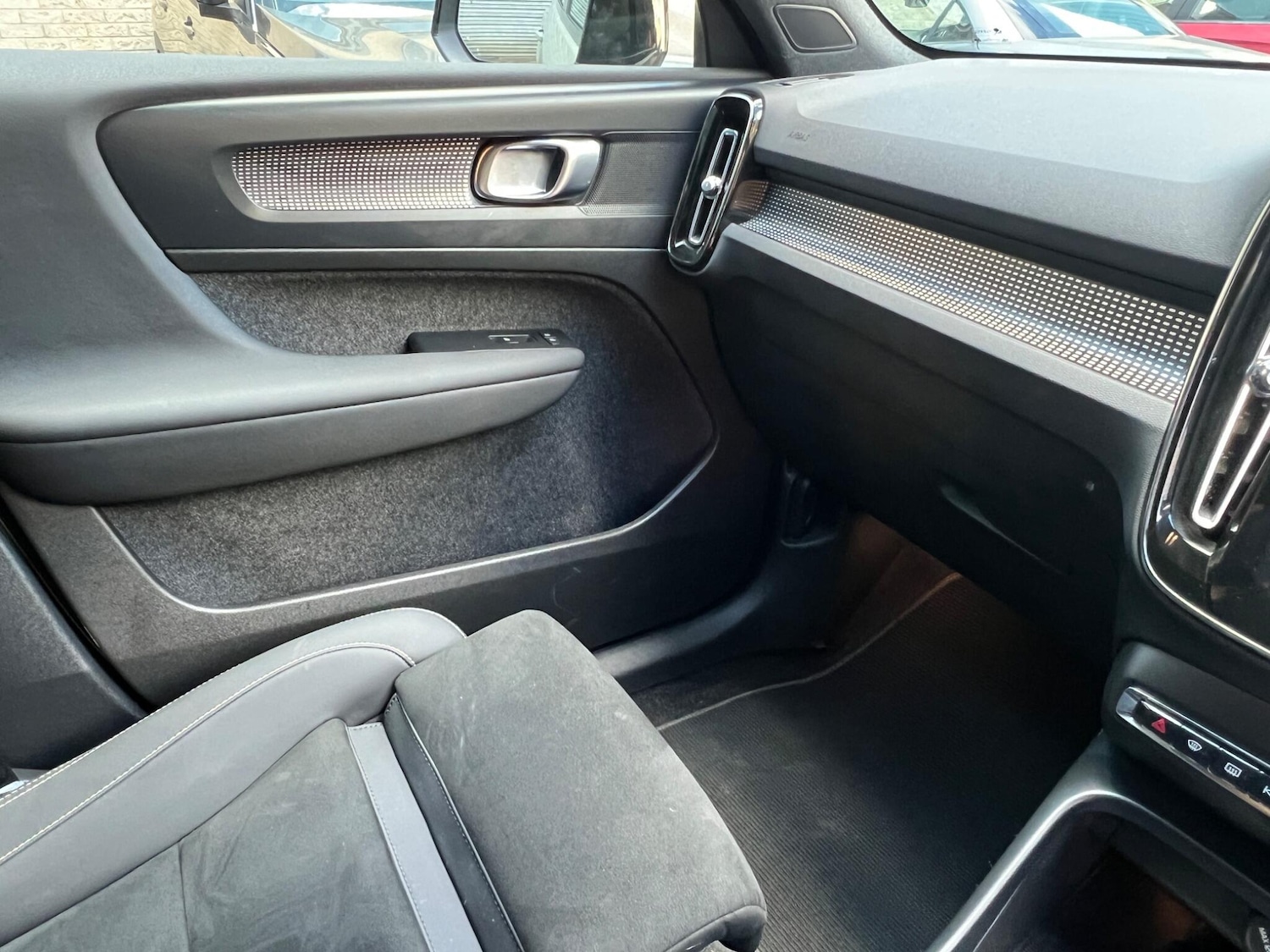 Used Volvo XC40 for sale - 78116379: Photo 30