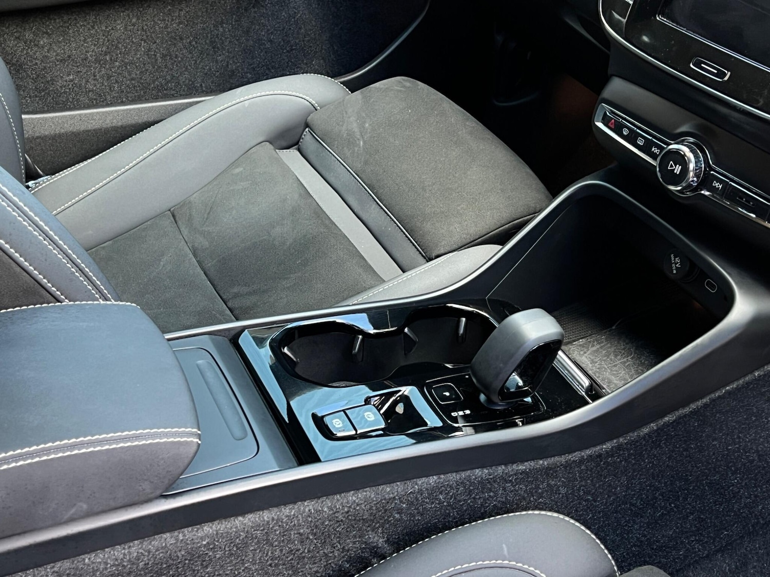 Used Volvo XC40 for sale - 78116379: Photo 40