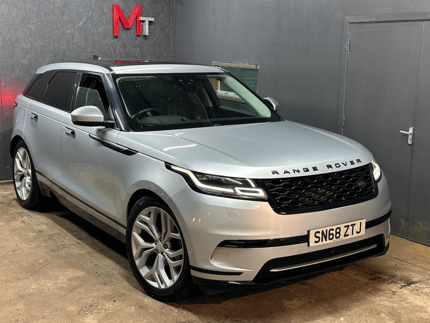 Used Land Rover Range Rover Velar 2018 for sale - 76472916: Photo 1