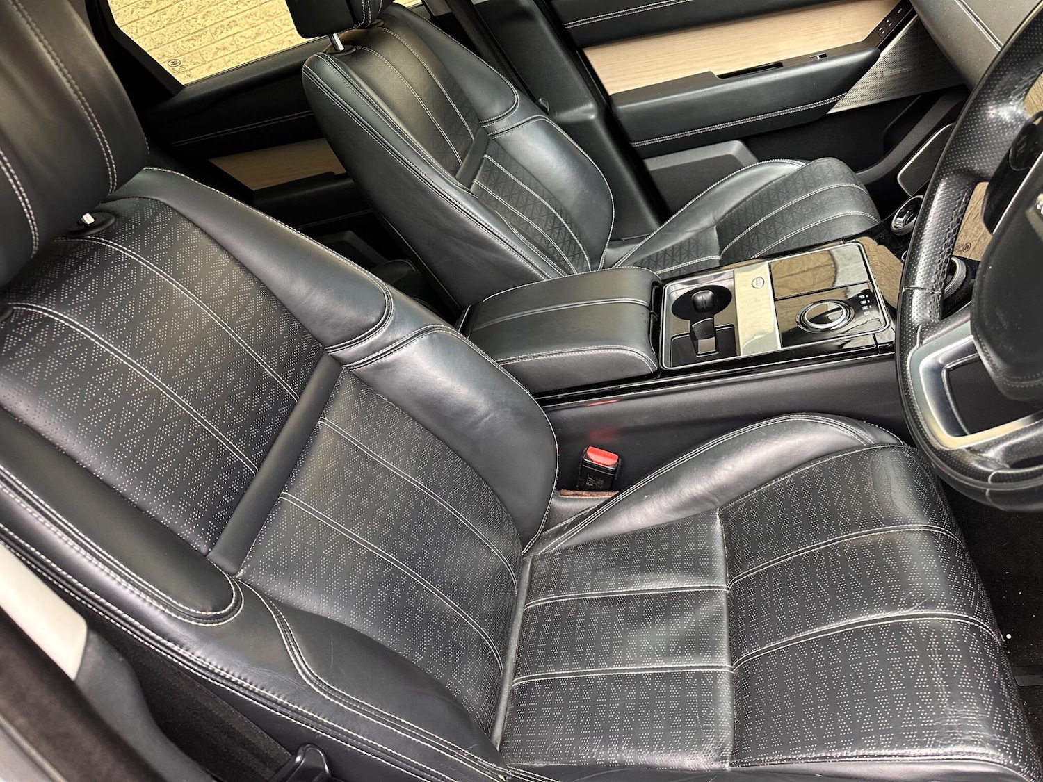 Used Land Rover Range Rover Velar 2018 for sale - 76472916: Photo 11