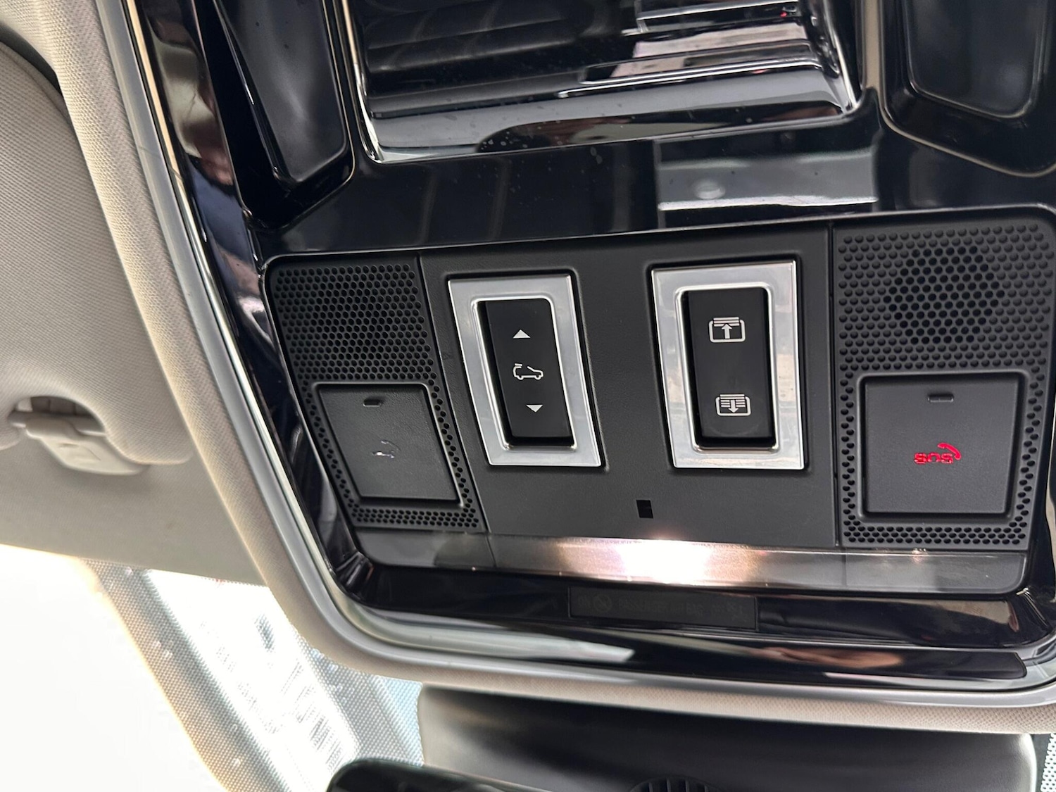 Used Land Rover Range Rover Velar 2018 for sale - 76472916: Photo 15